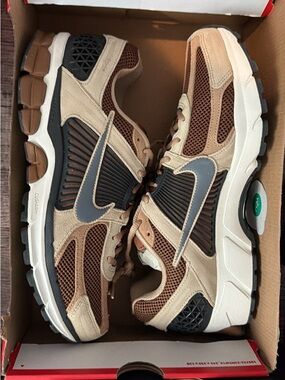 Nike Men's Brown and Tan Mesh Running Sneakers with Gray Swoosh